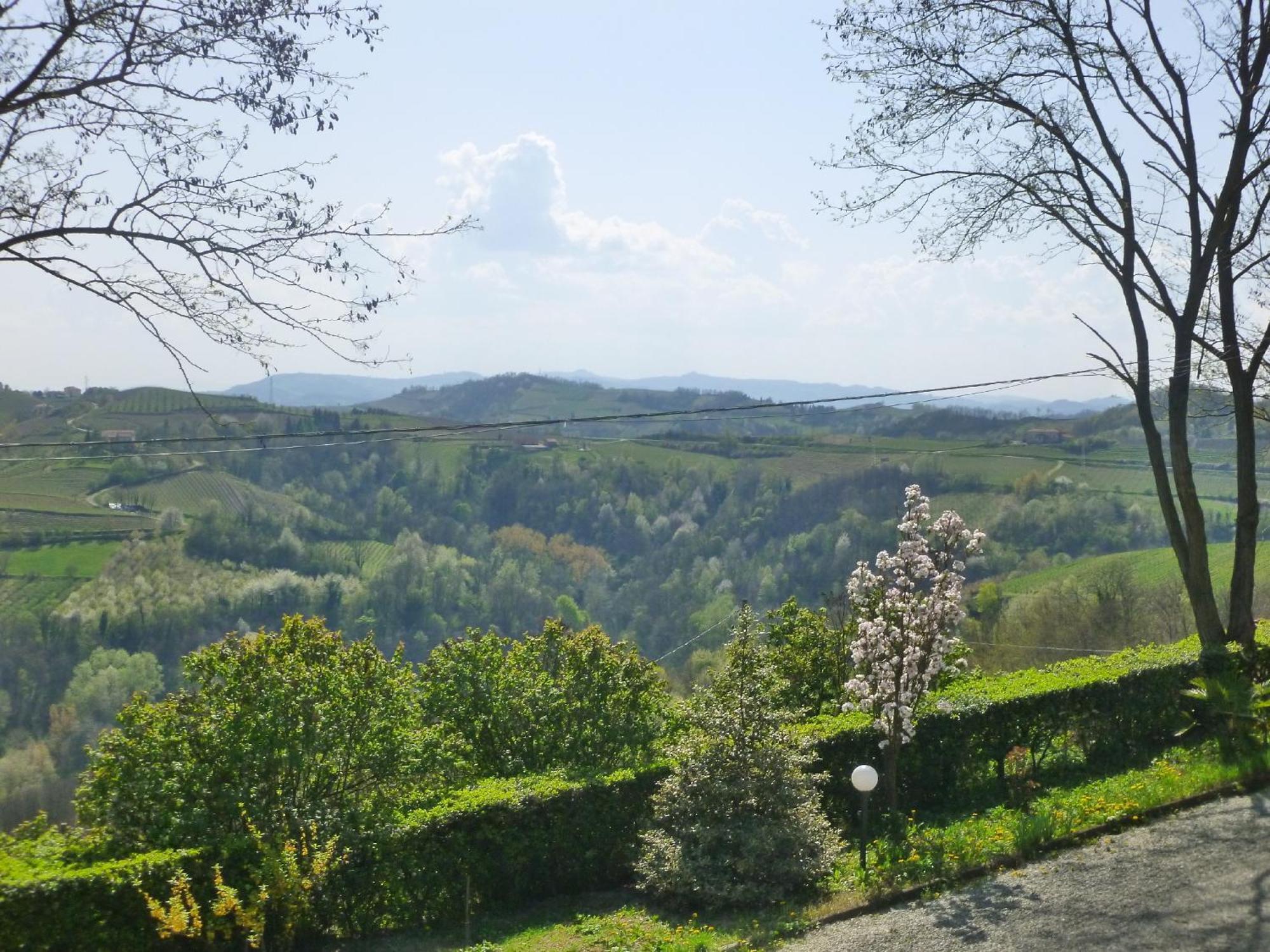 Bed&Breakfast Val d'Oche Castel Boglione Exterior foto